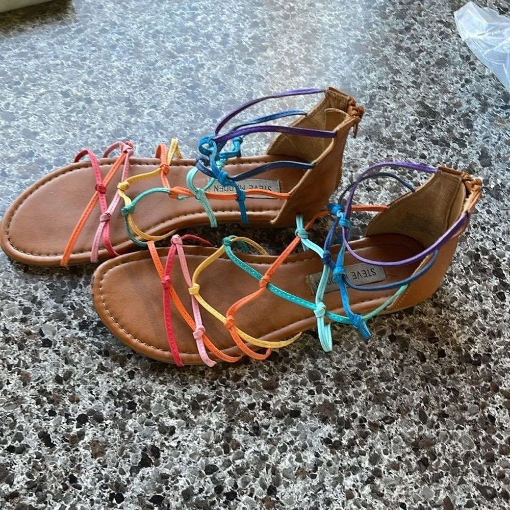 Steve Madden‎ Rainbow Sandals girls size 3.5 zipper back.